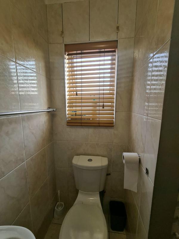 3 Bedroom Property for Sale in Eikenbosch Western Cape